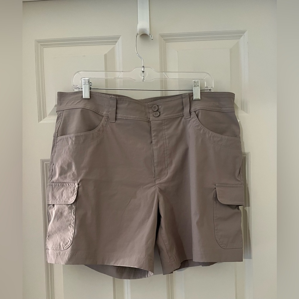 Womenโs Eddie Bauer Lightweight Summer Trail Shorts pockets khaki tan size 16